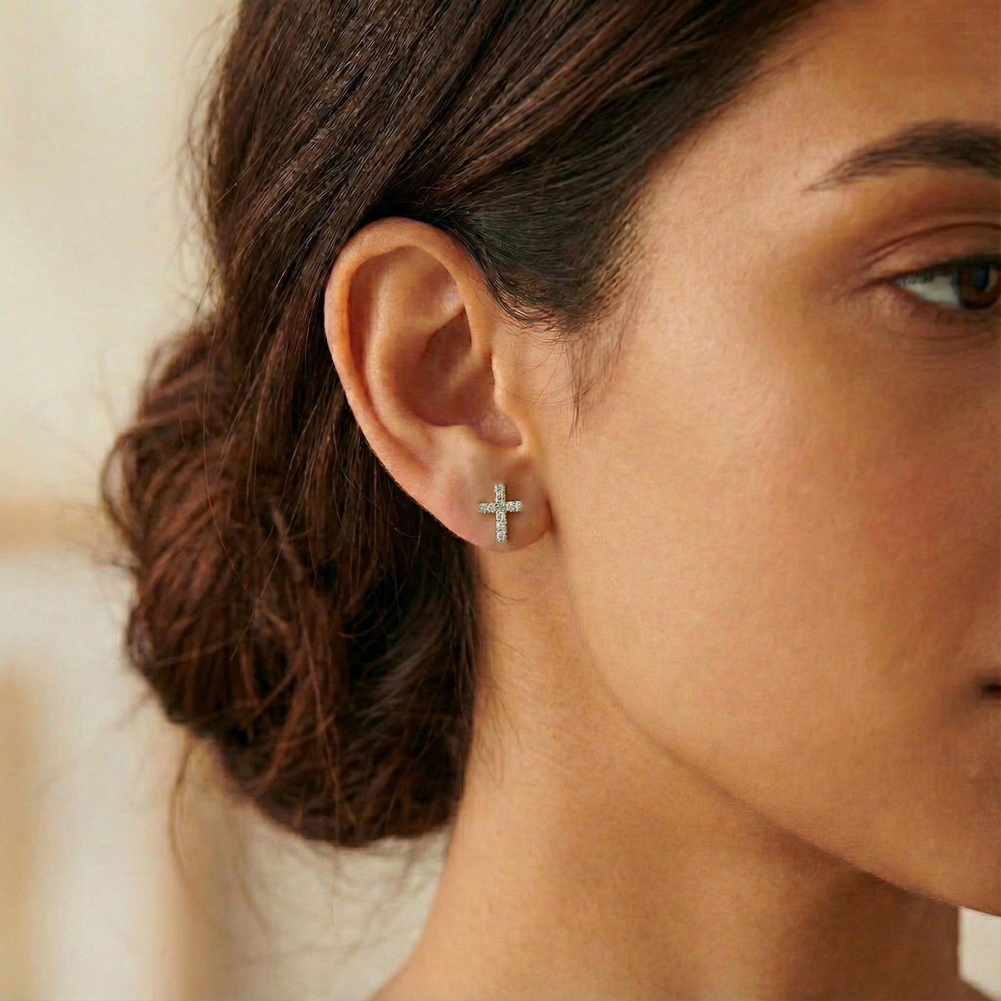Boucles d'oreilles clous croix en diamant, or massif 10K 14K 18K, boucles d'oreilles religieuses pour elle, cadeau clous diamant, boucles d'oreilles clous croix minimalistes en diamant Moissanite engagement ring in Gold or Platinum — custom handcrafted by Forever For Love