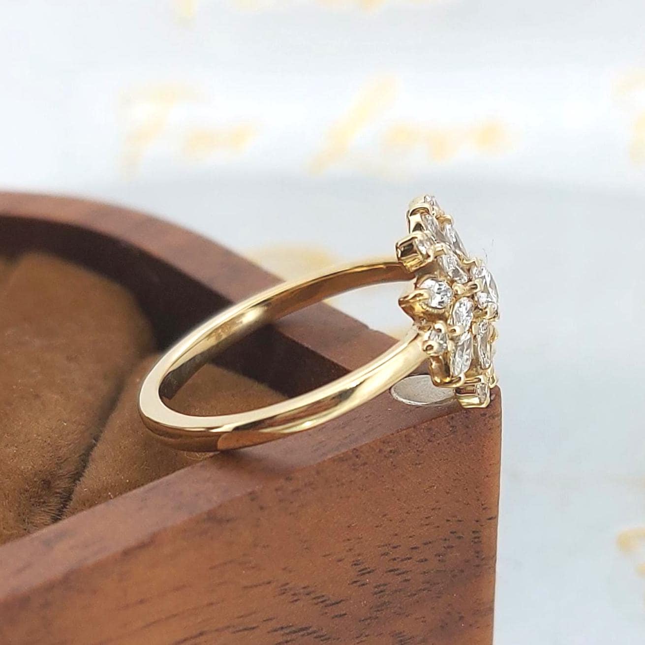 Marquise-Ring mit Labor-Diamanten Marquise cut Moissanite engagement ring in 935 Argentium Silber — custom handcrafted by Forever For Love