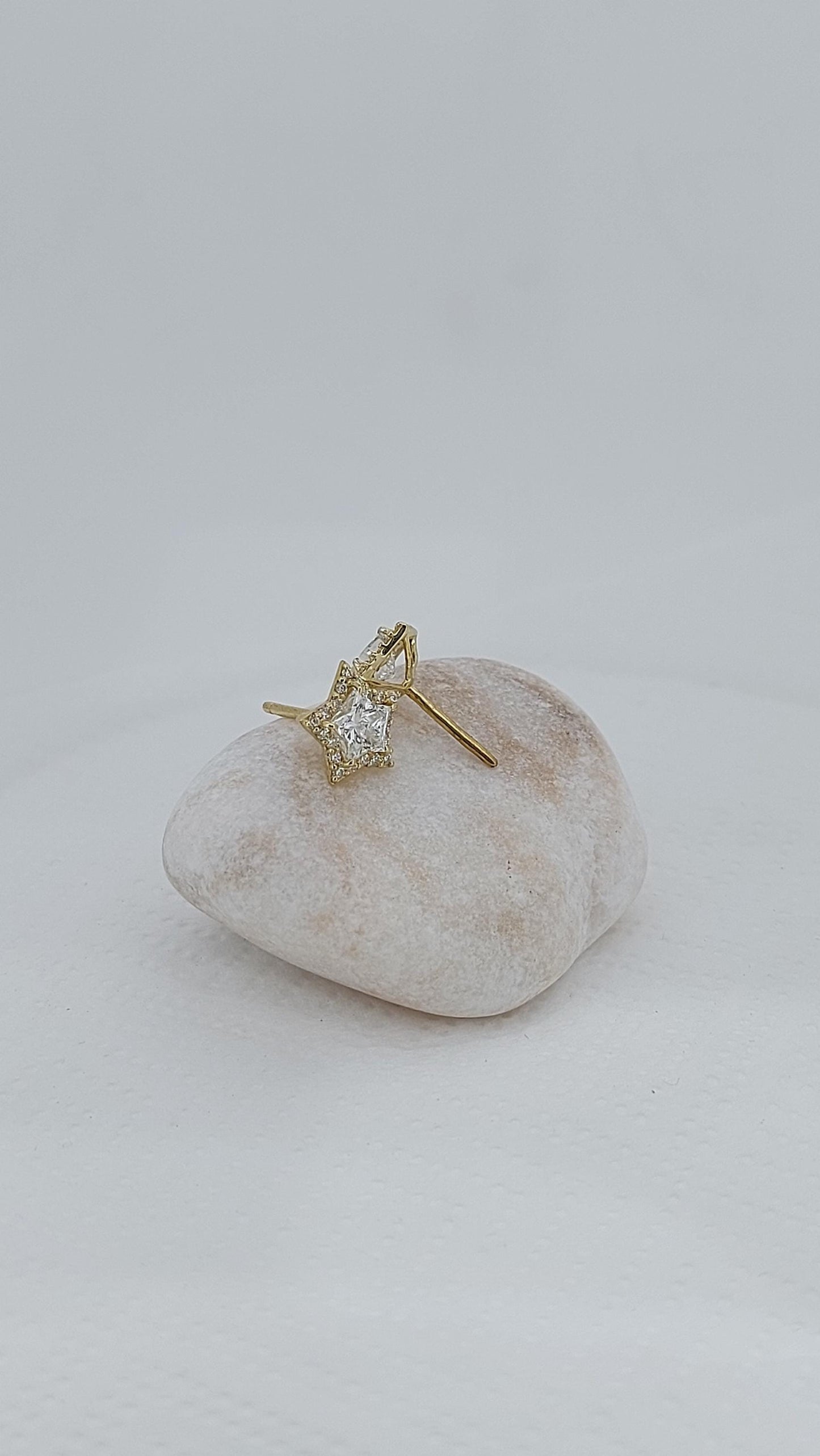 Puces d'oreilles taille étoile / Puces d'oreilles taille étoile / Puces d'oreilles en or 14 carats / Puces d'oreilles taille étoile de 2 carats au total / Cadeau pour maman Moissanite engagement ring in Gold or Platinum — custom handcrafted by Forever For Love
