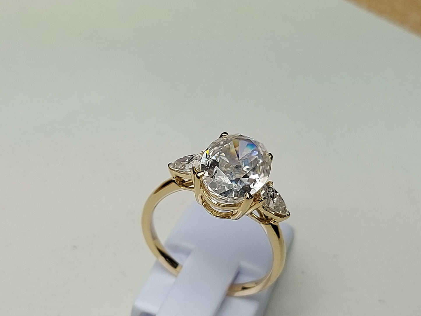 3.5 Karat ovaler Moissanit-Verlobungsring mit drei Steinen Oval cut Moissanite engagement ring in Gold or Platinum — custom handcrafted by Forever For Love