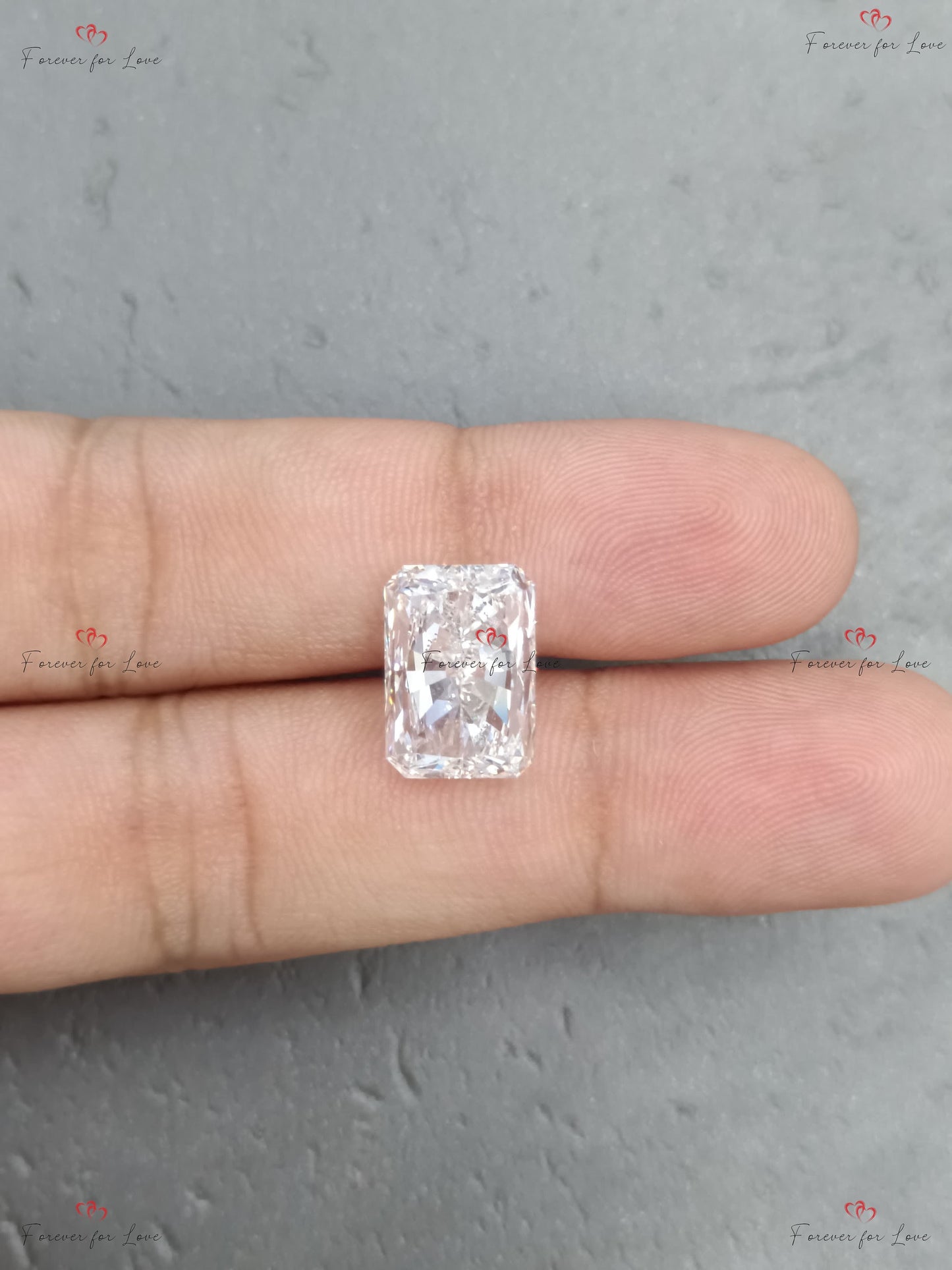 10 Karat Radiant Labordiamantring Radiant cut Moissanite engagement ring in 935 Argentium Silber — custom handcrafted by Forever For Love