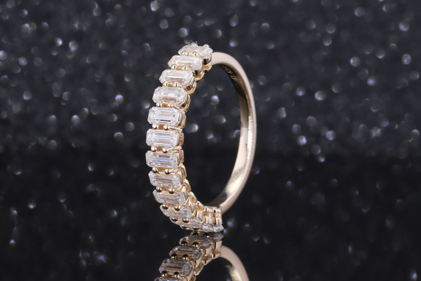 Alliance de mariage en émeraude moissanite 2 carats Emerald cut Moissanite taille brillant engagement ring in Gold or Platinum — custom handcrafted by Forever For Love