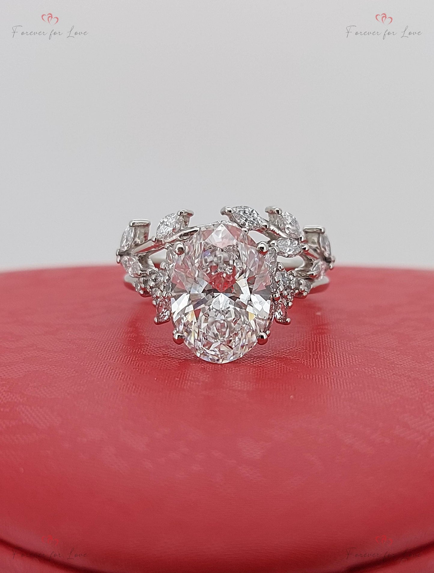 4 Karat ovales Labor-Diamant-Brautset mit Band Moissanite engagement ring in 935er Argentium Silber — custom handcrafted by Forever For Love