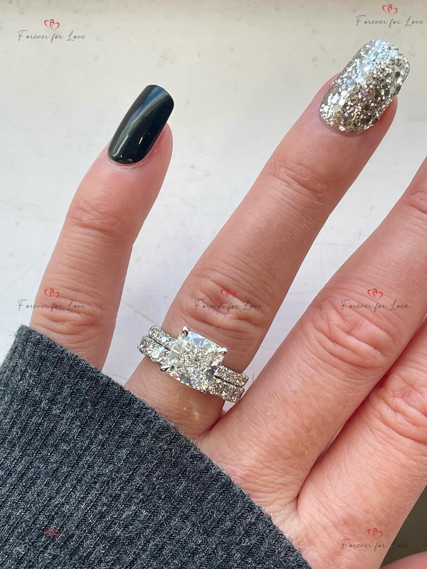 Verlobungsring mit 3 Karat IGI-zertifiziertem Kissen Labordiamanten und Hidden Halo Cushion cut Moissanite engagement ring in 935er Argentium Silber — custom handcrafted by Forever For Love