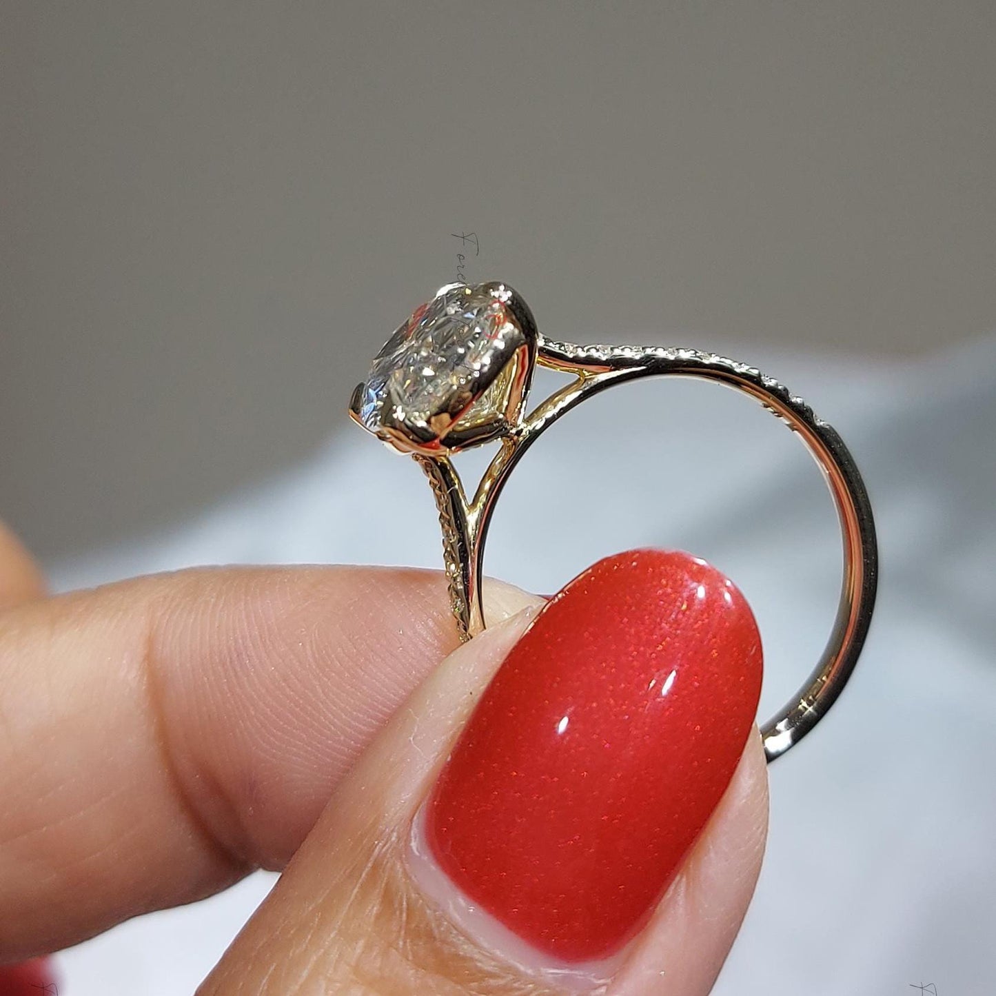 Verlobungsring mit 3,6 Karat ovalem Labor-Diamant und verstecktem Halo Oval cut Moissanite engagement ring in 935er Argentium Silber — custom handcrafted by Forever For Love