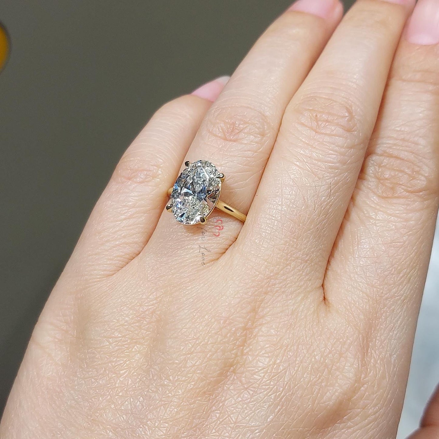 2 Karat ovaler IGI-zertifizierter Labor-Diamant-Kathedralenring Oval cut Moissanite engagement ring in 935 Argentium Silber — custom handcrafted by Forever For Love