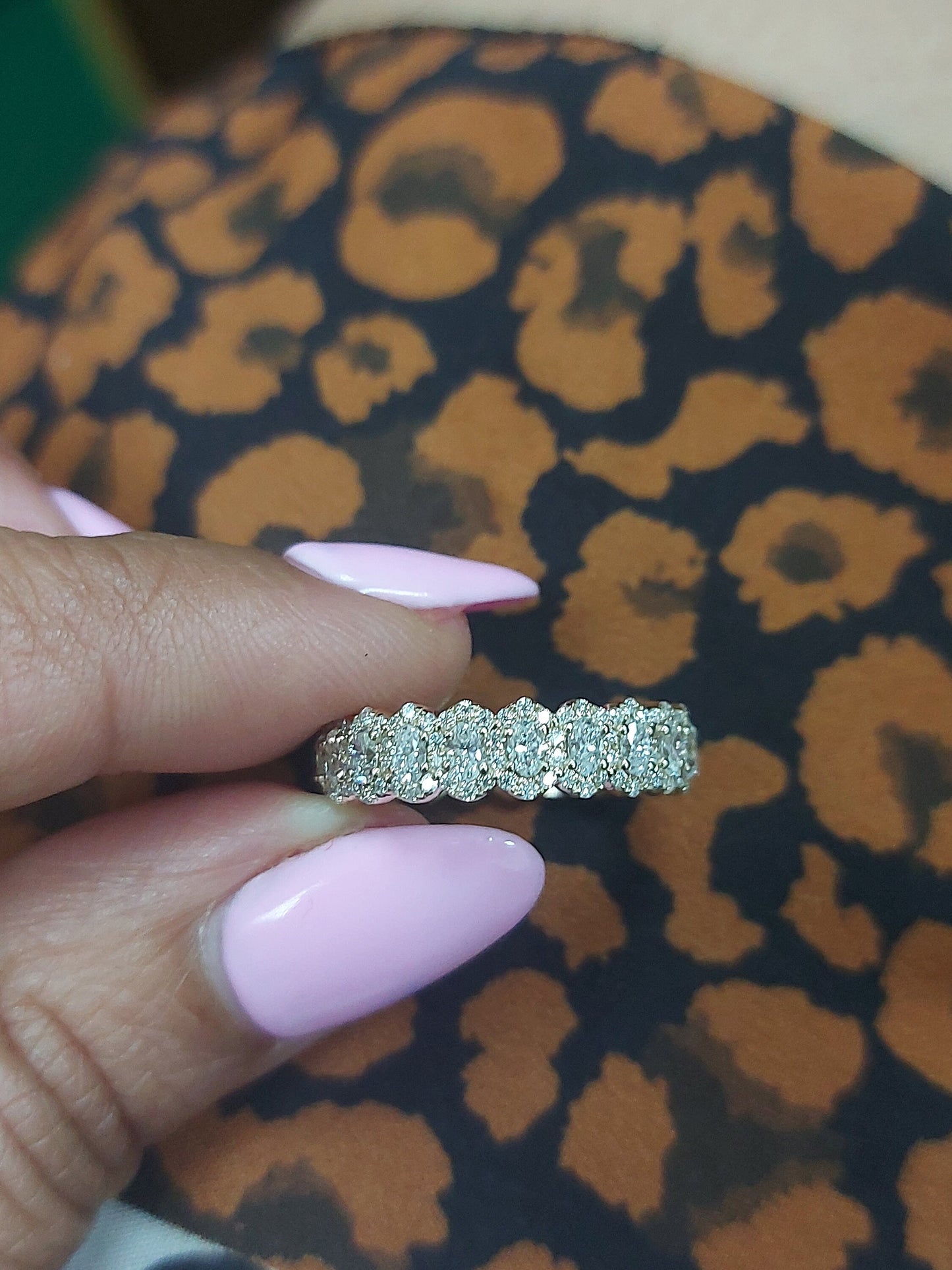 Ovaler Labor-Diamant-Eternity-Ring Oval cut Moissanite engagement ring in 935 Argentium Silber — custom handcrafted by Forever For Love