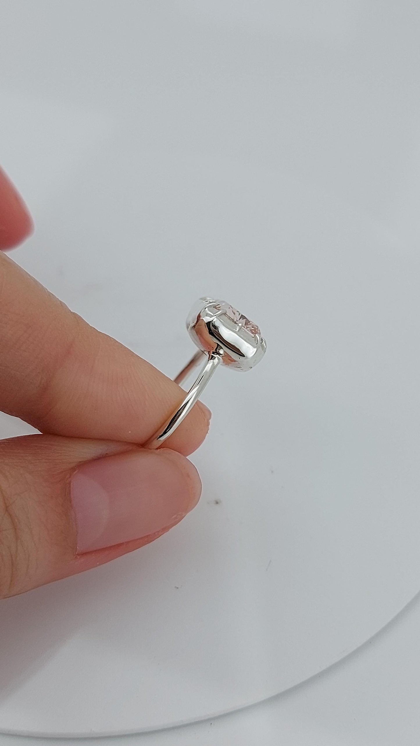 Bague de fiançailles en diamant de laboratoire coussin rose fantaisie 4 Ct Cushion cut 1Ct Moissanite Taille Brillant engagement ring in Gold or Platinum — custom handcrafted by Forever For Love