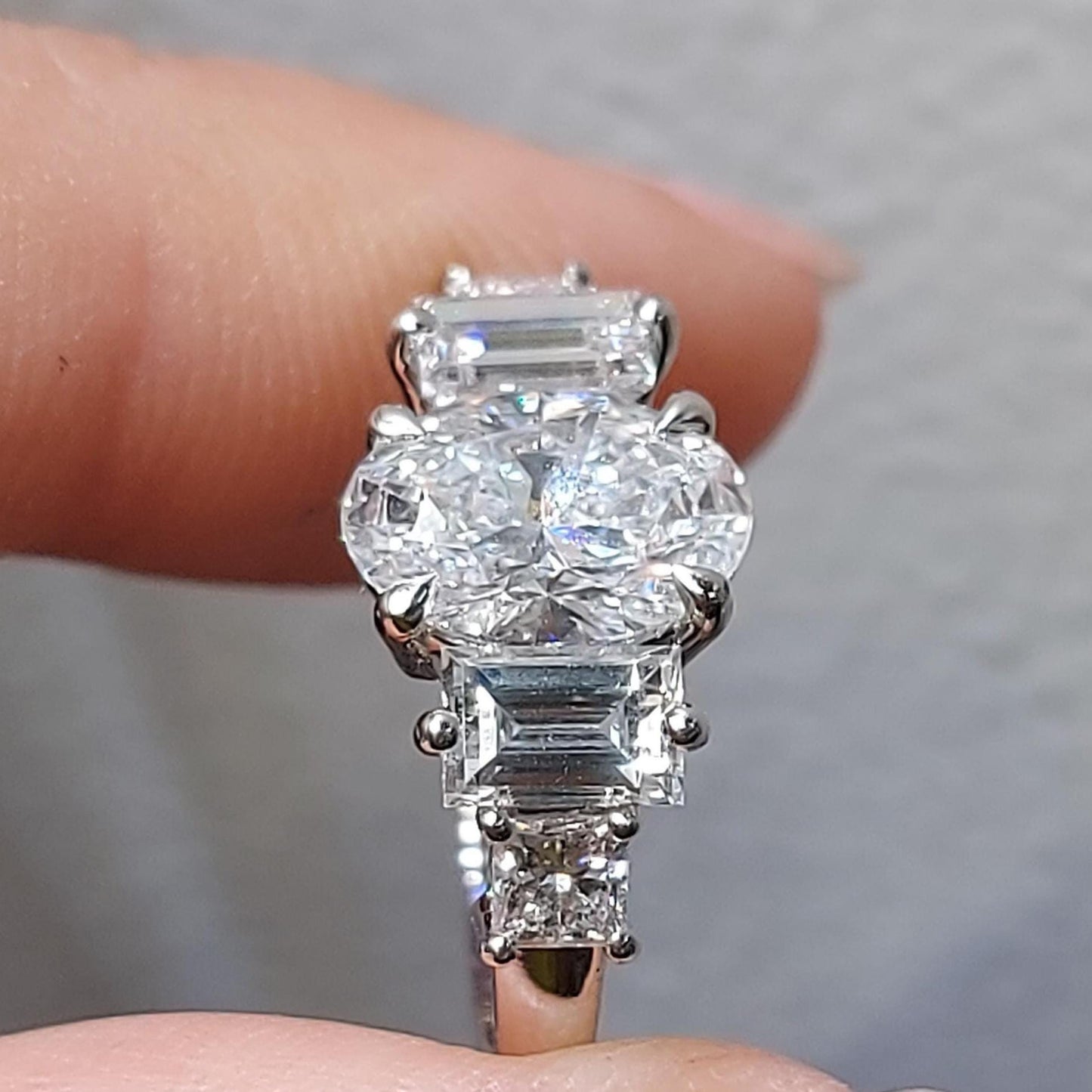 1,5 Karat Baguette Diamant Solitär Verlobungsring Baguette cut Moissanite engagement ring in 935 Argentium Silber — custom handcrafted by Forever For Love