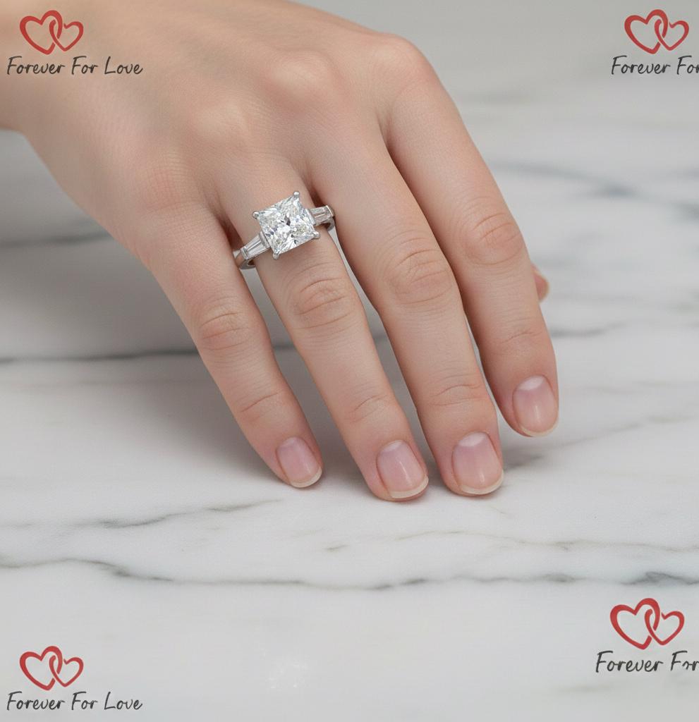 3.5 Karat IGI-zertifizierter Prinzess-Labor-Diamant-Verlobungsring mit drei Steinen Princess cut Moissanite engagement ring in Gold or Platinum — custom handcrafted by Forever For Love