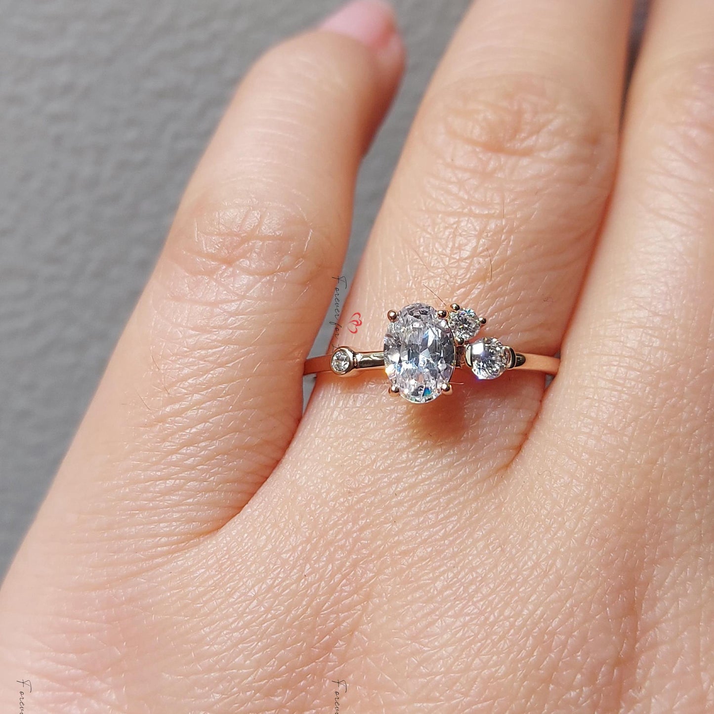 1 Karat IGI zertifizierter ovaler Labor-Diamant-Verlobungsring mit Marquise-Akzenten Oval cut Moissanite engagement ring in 935er Argentium Silber — custom handcrafted by Forever For Love