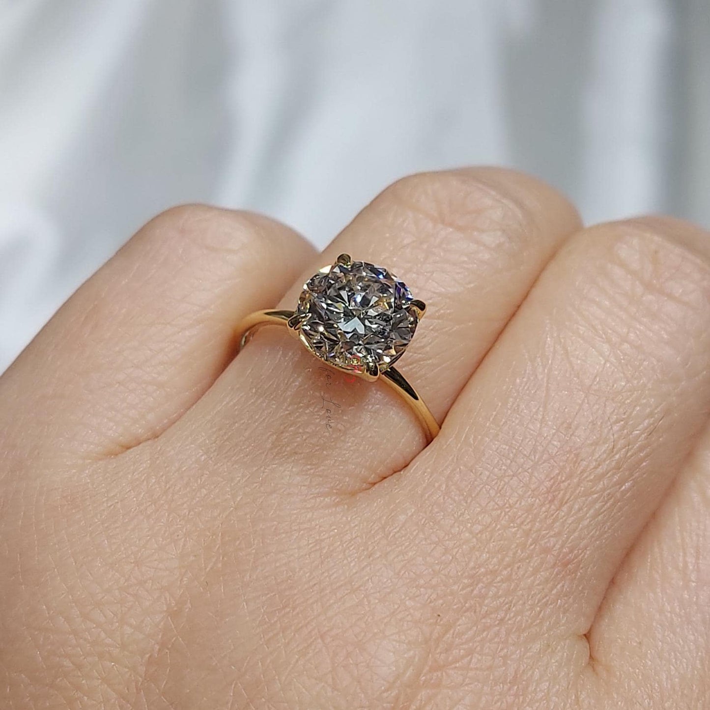 3 Karat D VVS2 Runder Labor-Diamant Premium Solitärring Round cut Moissanite engagement ring in 935 Argentium Silber — custom handcrafted by Forever For Love