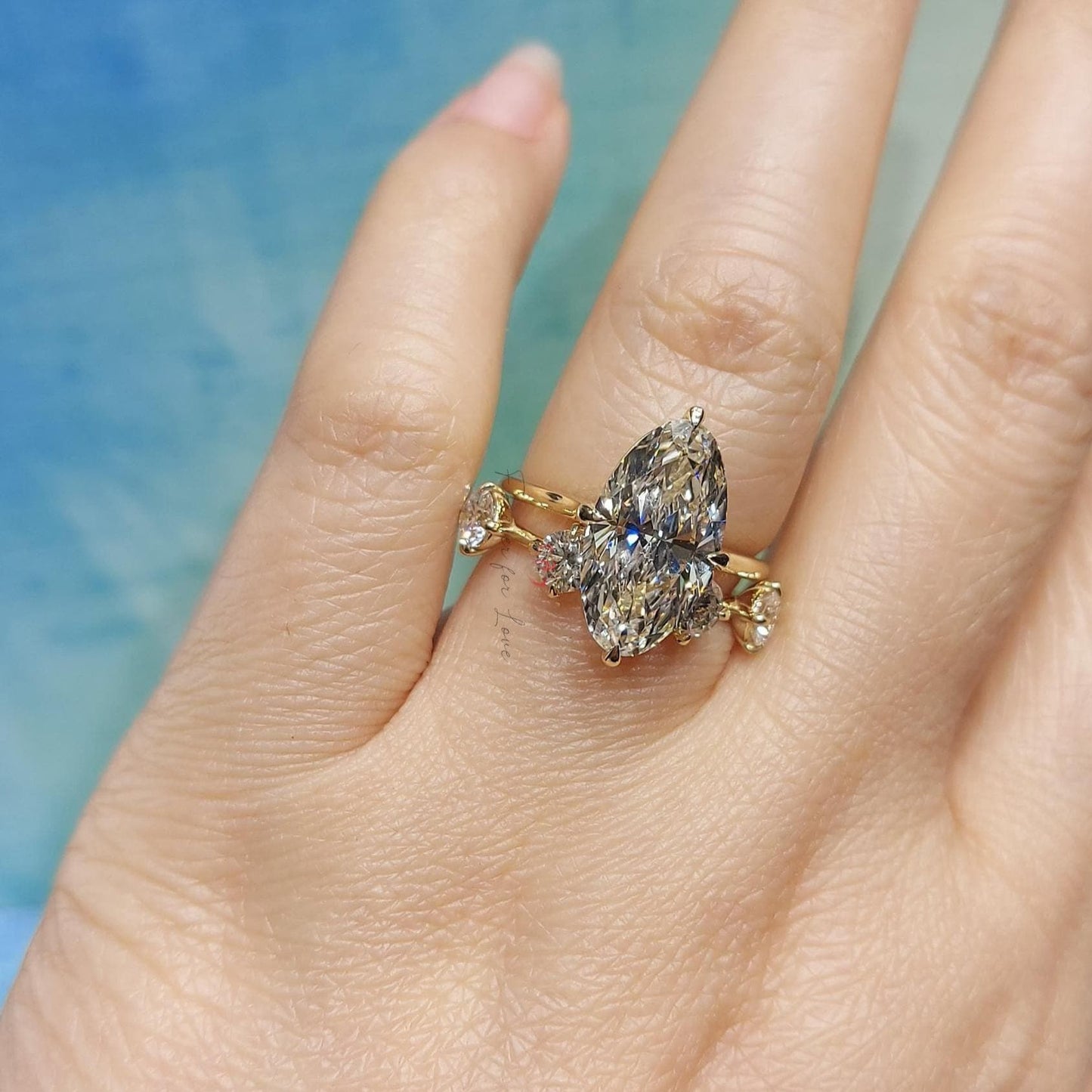 4 Karat Ovalschliff Laborgezüchteter Diamant Verlobungsring Brautset, E, VVS2 Diamantring für Frauen, Jubiläumsgeschenk, Diamantring, als Set verkauft. Oval cut Moissanite engagement ring in 935 Argentium Silber — custom handcrafted by Forever For Love