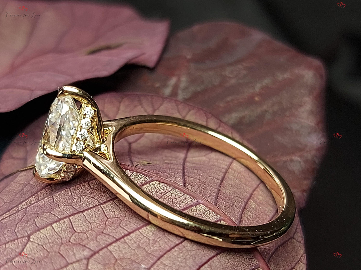 Bague de fiançailles solitaire ovale en moissanite Oval cut 1Ct Moissanite taille brillant engagement ring in Gold or Platinum — custom handcrafted by Forever For Love