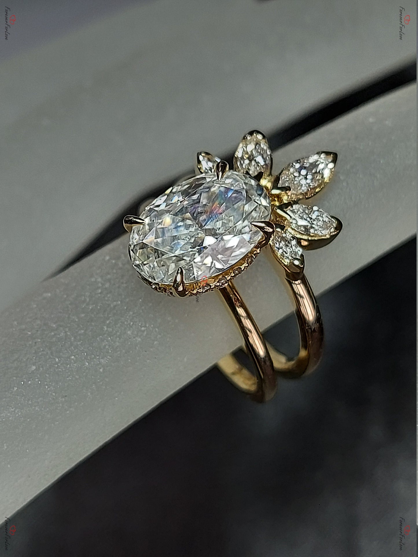 Ovaler Moissanit-Verlobungsring mit Diamanten im Navette-Schliff Oval cut Moissanite engagement ring in 935 Argentium Silber — custom handcrafted by Forever For Love