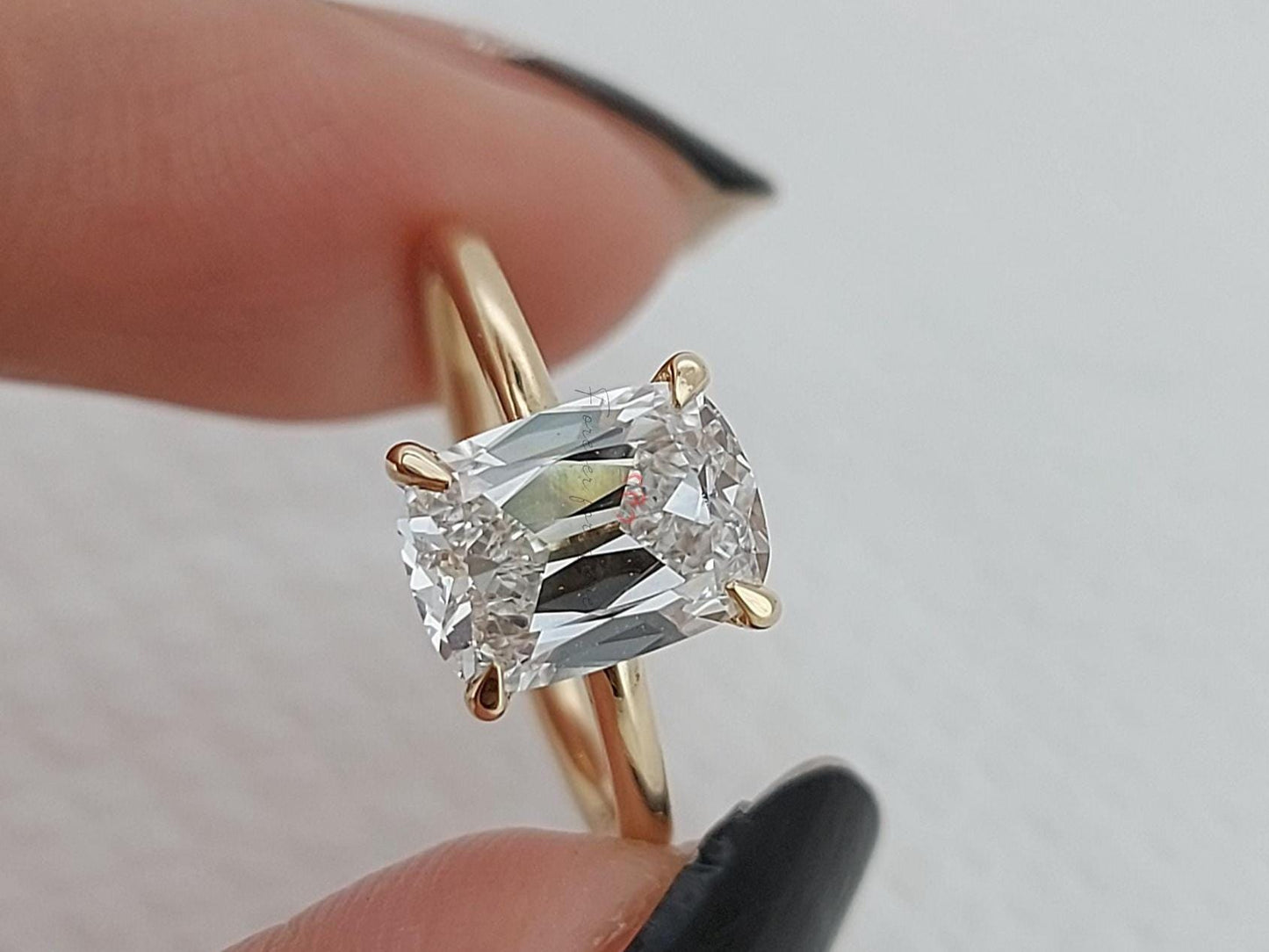 Bague de fiançailles auréole cachée en diamant de laboratoire ancienne taille coussin certifiée IGI Cushion cut 1Ct Moissanite taille brillant engagement ring in Gold or Platinum — custom handcrafted by Forever For Love