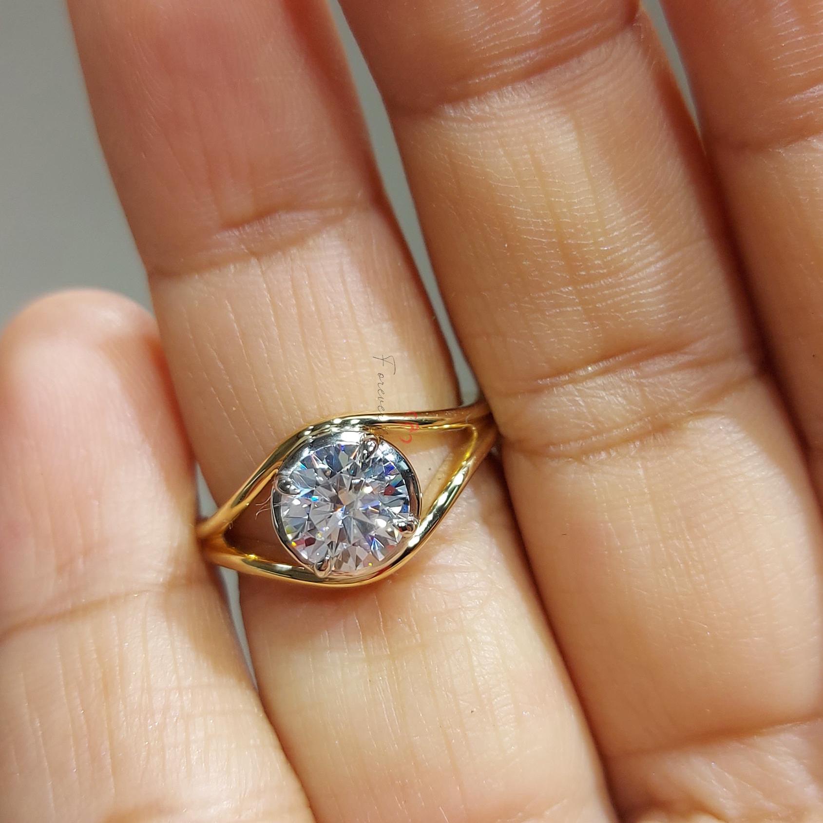 1 Ct IGI Certified Round Lab Diamond Solitaire Engagement Ring