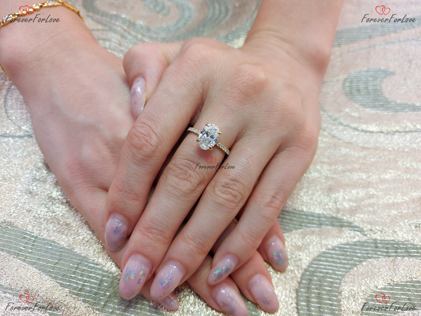 2,5 Karat ovaler Diamant-Verlobungsring Oval cut Moissanite engagement ring in 935er Argentium Silber — custom handcrafted by Forever For Love