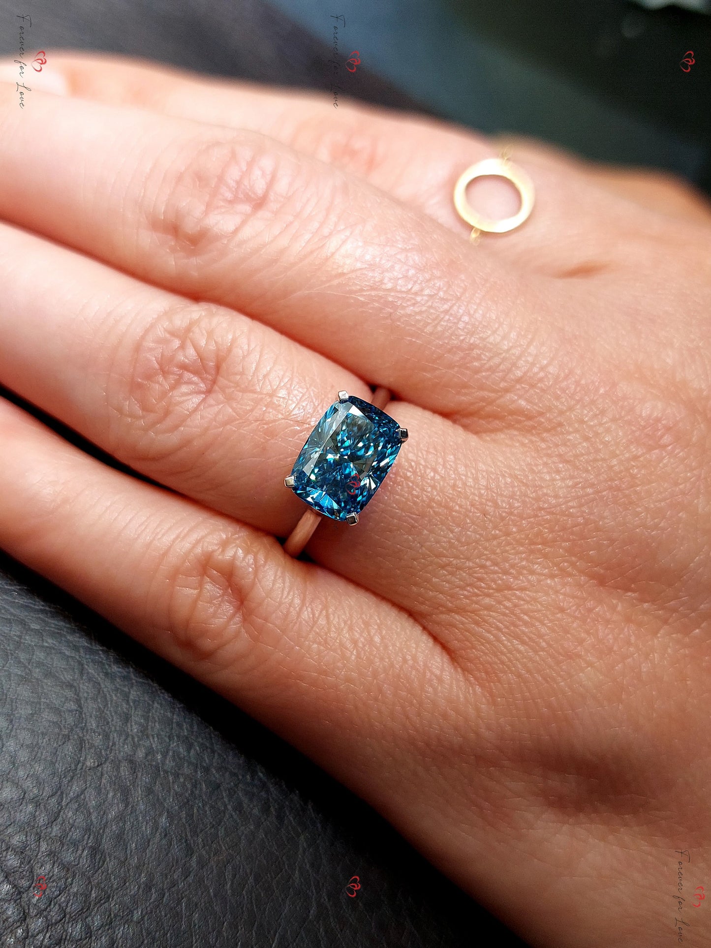 IGI-zertifizierter Kissen-Labor-Diamant-Verlobungsring Cushion cut Moissanite engagement ring in 935 Argentium Silber — custom handcrafted by Forever For Love