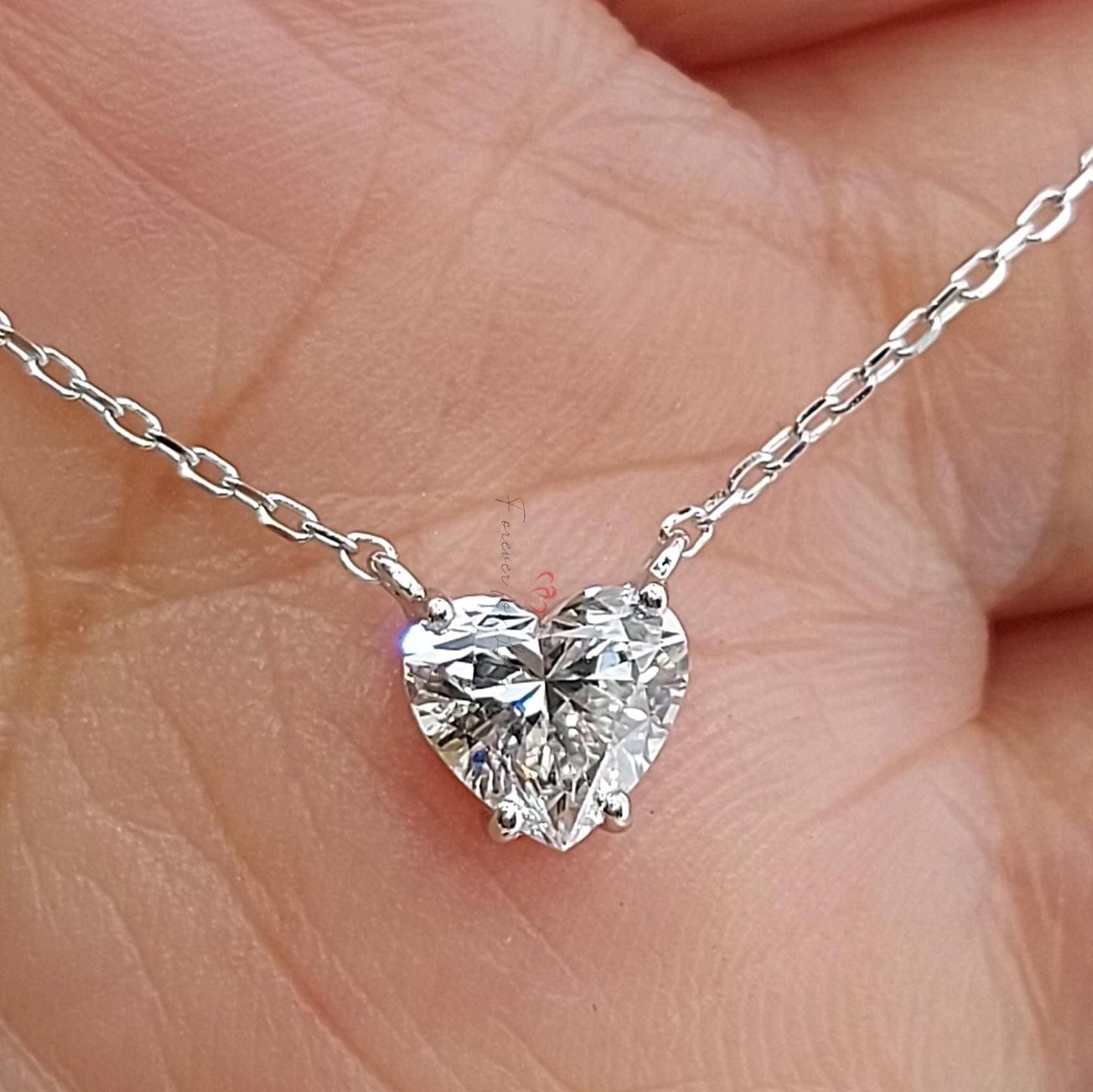 1 Karat zertifizierte Herz Diamantkette, 14 Karat Gelbgold, zarte minimalistische Herz-Anhänger, Diamant-Halskette für Damen, besonderes Geschenk für Sie. Moissanite engagement ring in Gold or Platinum — custom handcrafted by Forever For Love