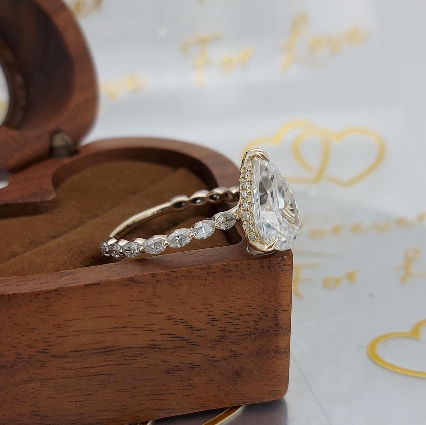 Bague de fiançailles auréole cachée en diamant de laboratoire poire de 3,5 carats Pear cut 1Ct Moissanite taille brillant engagement ring in Gold or Platinum — custom handcrafted by Forever For Love