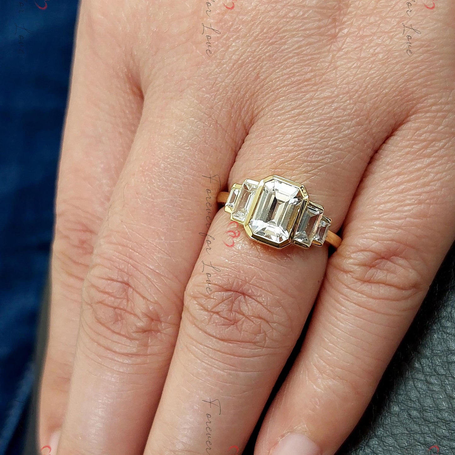 Baguette-Labor-Diamant-Verlobungsring mit drei Steinen Baguette cut Moissanite engagement ring in 935 Argentium Silber — custom handcrafted by Forever For Love