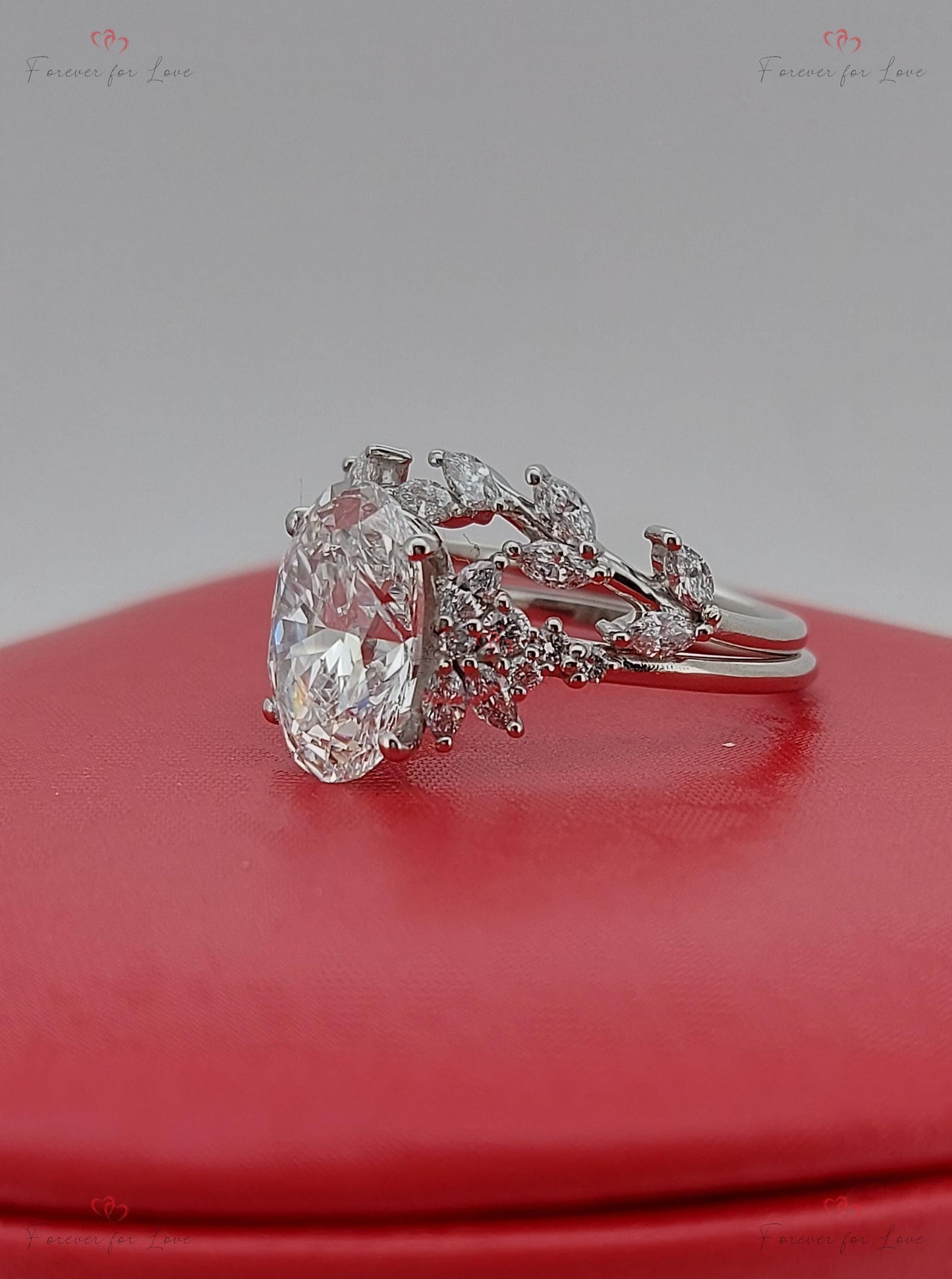 4 Karat ovales Labor-Diamant-Brautset mit Band Moissanite engagement ring in 935er Argentium Silber — custom handcrafted by Forever For Love