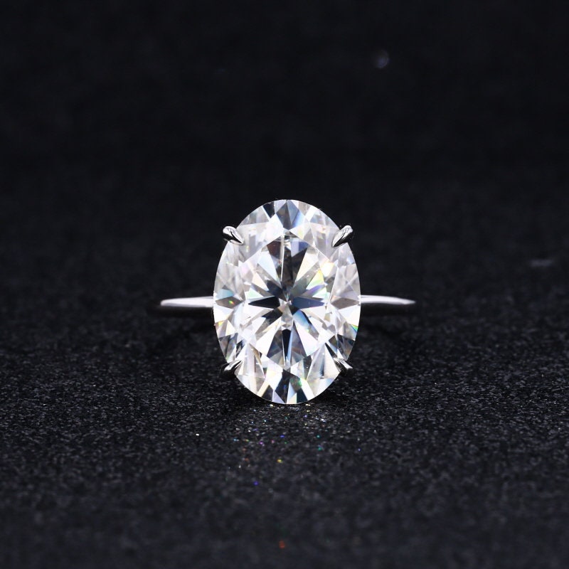 Bague de fiançailles ovale en moissanite de 7 carats, bague de fiançailles ovale, bague ovale à bande fine, bague de fiançailles solitaire ovale en or blanc Oval cut 1Ct Moissanite taille brillant engagement ring in Gold or Platinum — custom handcrafted by Forever For Love