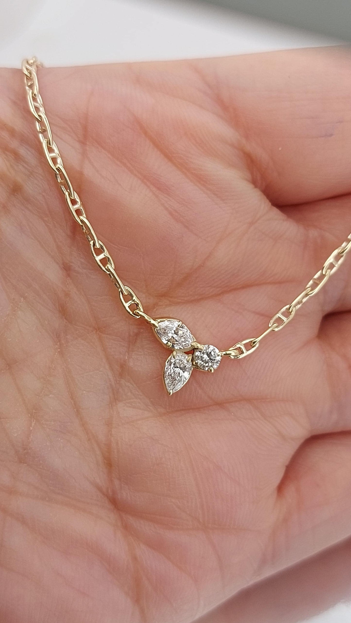 Collier en diamant de laboratoire certifié IGI, 0,5 carat E, VVS2, en or massif avec diamants poire, marquise et ronds, cadeau spécial pour elle. Moissanite engagement ring in Gold or Platinum — custom handcrafted by Forever For Love