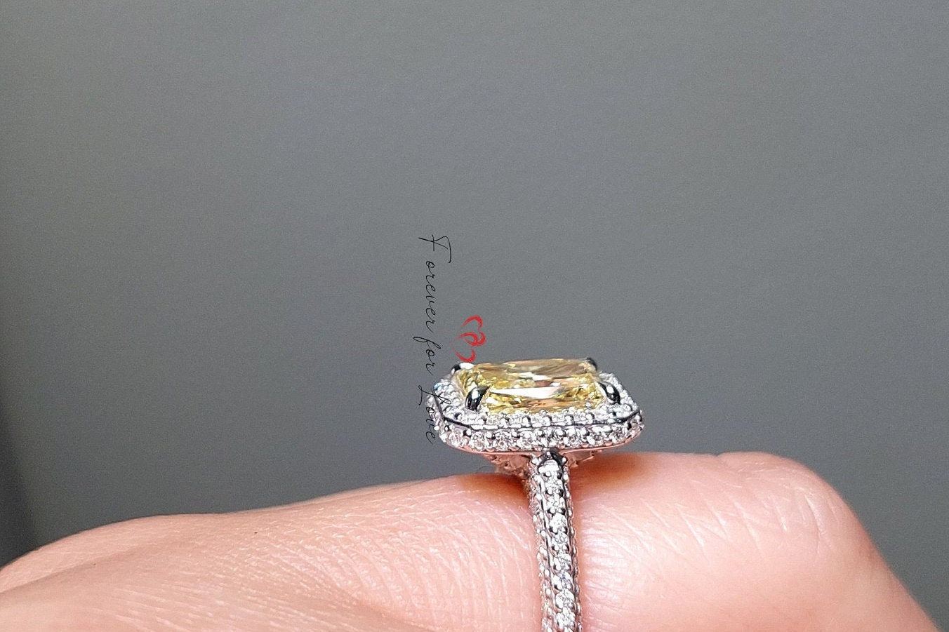 Bague de fiançailles auréole de 3 carats en diamant de laboratoire radiant certifié IGI Radiant cut 1Ct Moissanite taille brillant engagement ring in Gold or Platinum — custom handcrafted by Forever For Love