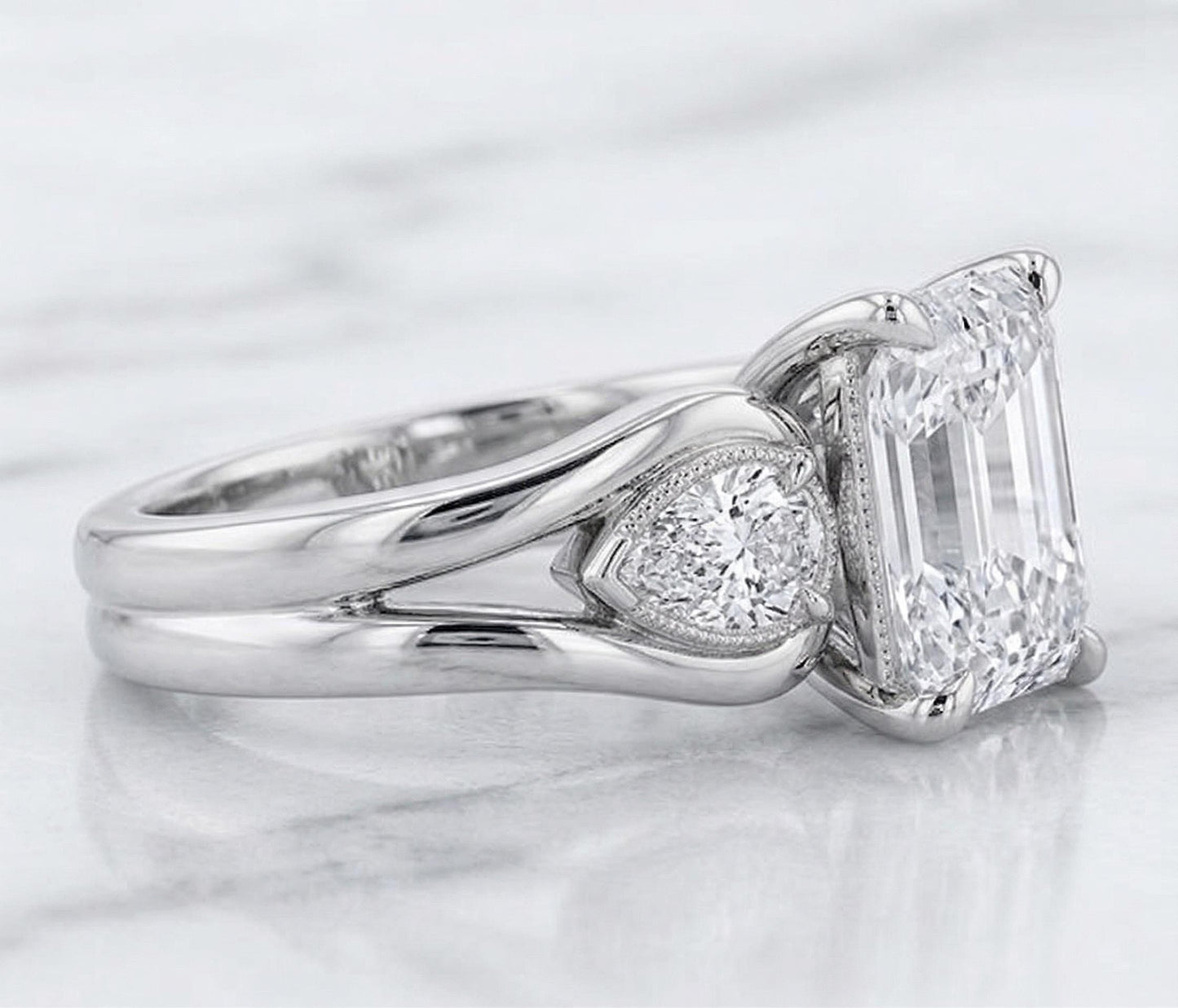 1,9 Karat IGI-zertifizierter Verlobungsring mit Smaragd-Labor-Diamant Emerald cut Moissanite engagement ring in 935er Argentium Silber — custom handcrafted by Forever For Love