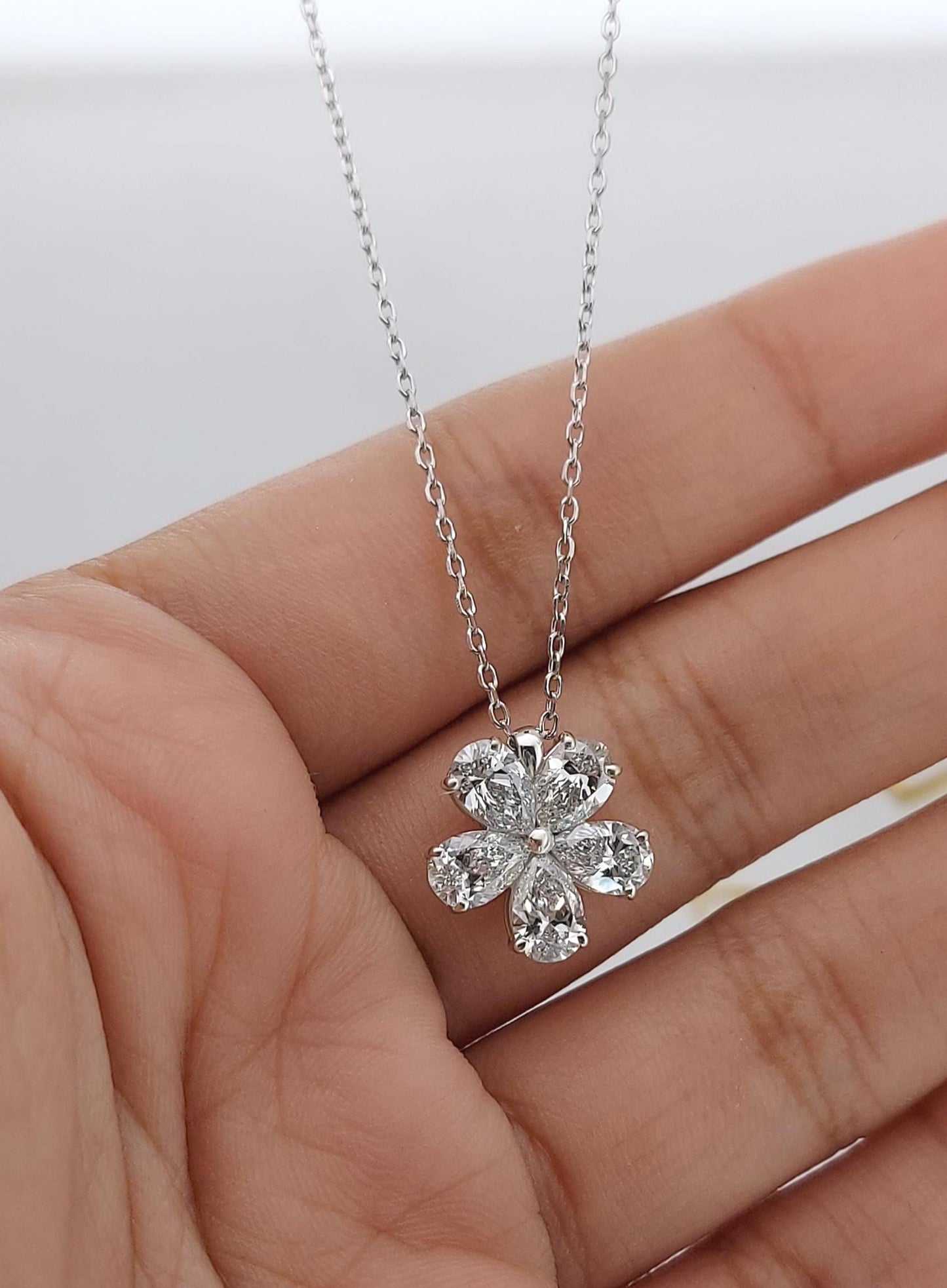 1,25 Karat Birnendiamant-Blumenkette, Solitär-Diamantkette aus massivem Weißgold, Blumenanhänger, Perfektes Geschenk für sie Moissanite engagement ring in Gold or Platinum — custom handcrafted by Forever For Love