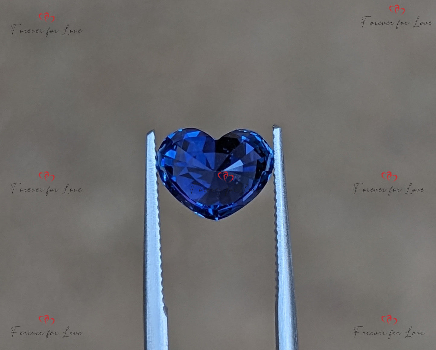 Herzförmiger Kornblumenblauer Saphir 2,56 Karat, Natürlicher unbehandelter echter loser Edelstein aus Sri Lanka für individuelle Schmuckstücke für Sie. Moissanite engagement ring in Gold or Platinum — custom handcrafted by Forever For Love