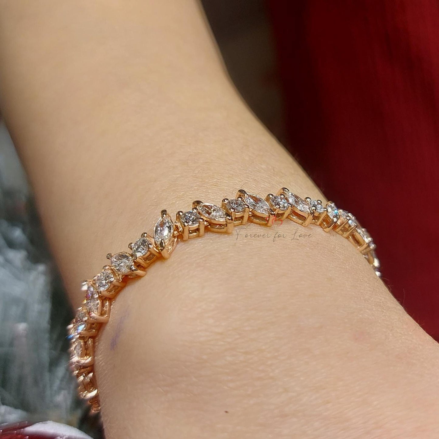 Wechselndes Marquise Tennisarmband, 10 Karat rundes Tennisarmband, Roségold Armband Geschenk für sie. Weihnachtsgeschenk für sie. Moissanite engagement ring in Gold or Platinum — custom handcrafted by Forever For Love
