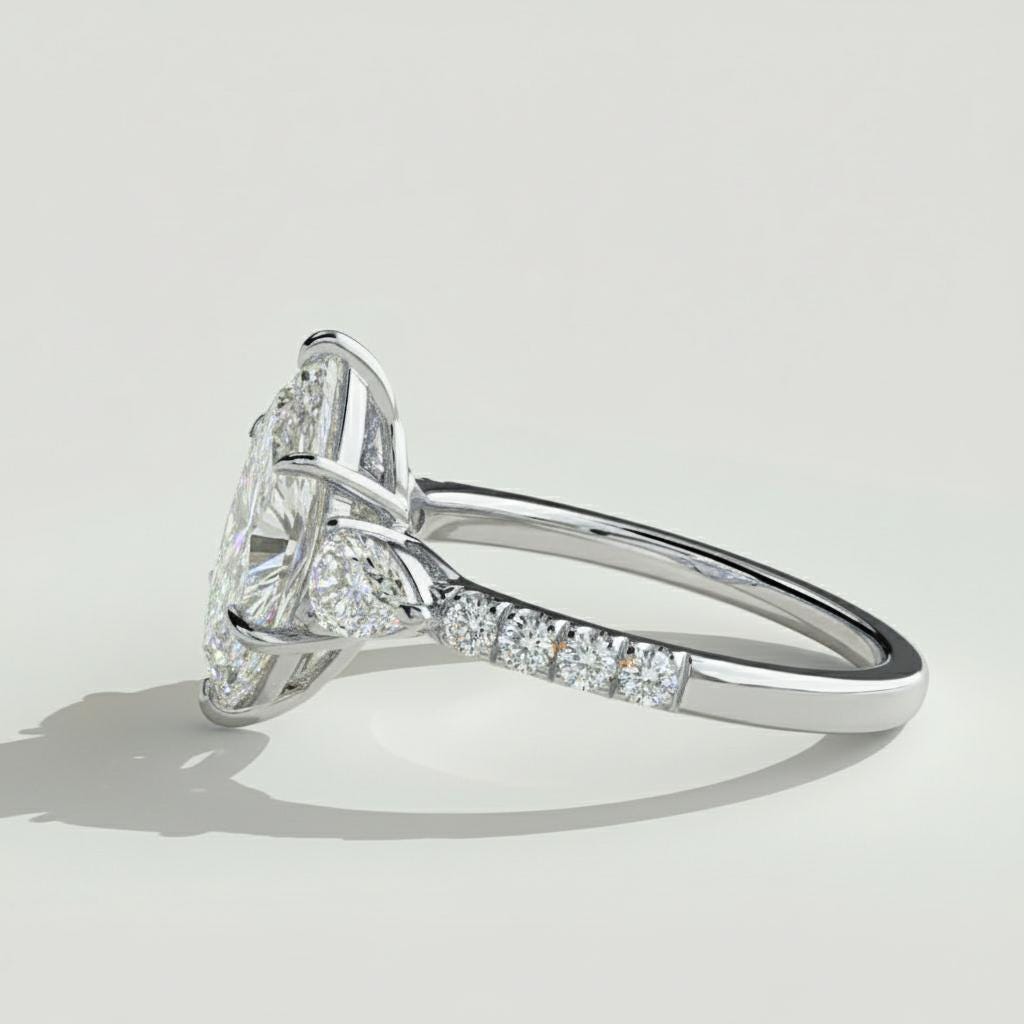 Bague en diamant de laboratoire poire 1 carat certifiée IGI Pear cut 1Ct Moissanite taille brillant engagement ring in Gold or Platinum — custom handcrafted by Forever For Love