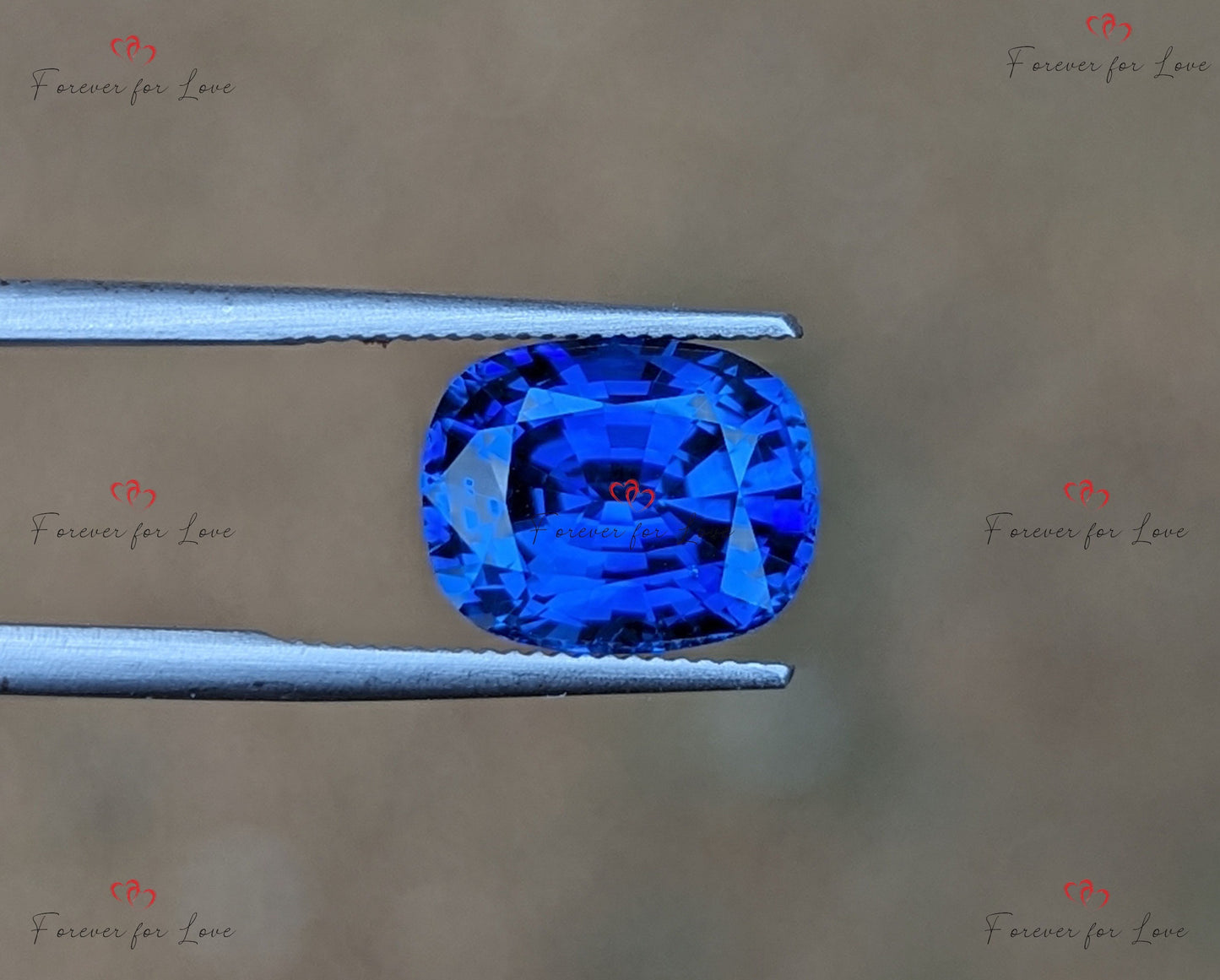 Natürlicher Royalblauer Saphir 4,1 Karat, kissenförmiger loser Edelstein, 10 mm x 8 mm x 5,8 mm, individuelles Schmuckgeschenk für sie Moissanite engagement ring in Gold or Platinum — custom handcrafted by Forever For Love