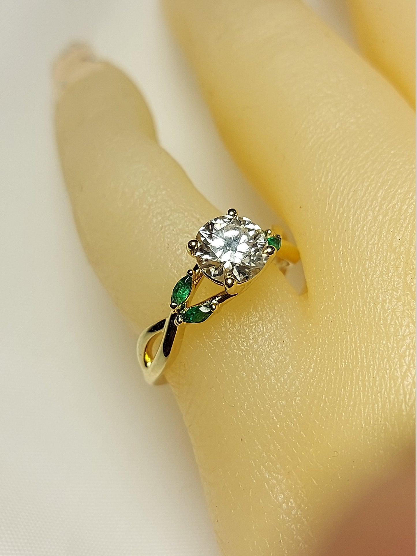 Bague de fiançailles en or et moissanite marquise Marquise cut 1Ct Moissanite taille brillant engagement ring in Gold or Platinum — custom handcrafted by Forever For Love