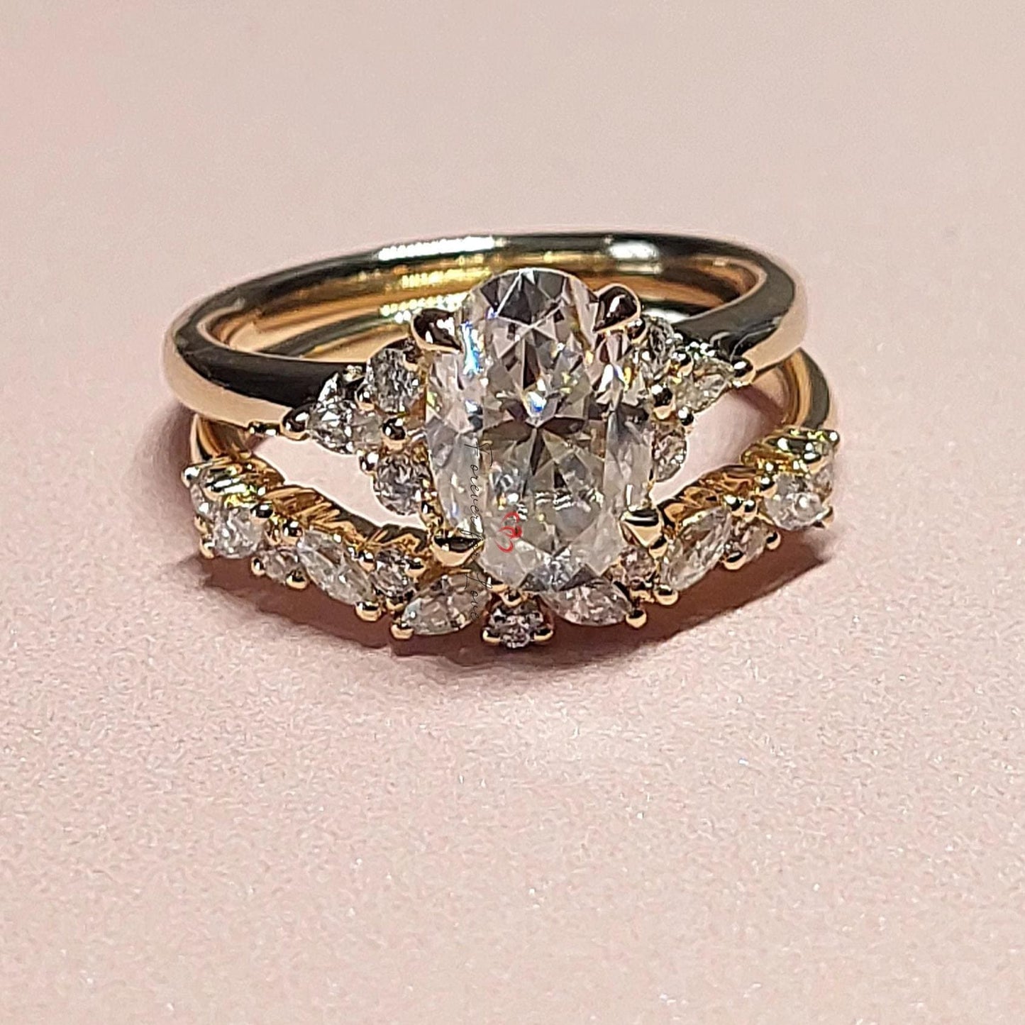Parure de mariage avec diamant de laboratoire ovale certifié IGI de 1,5 carat Oval cut Moissanite taille brillant engagement ring in Gold or Platinum — custom handcrafted by Forever For Love