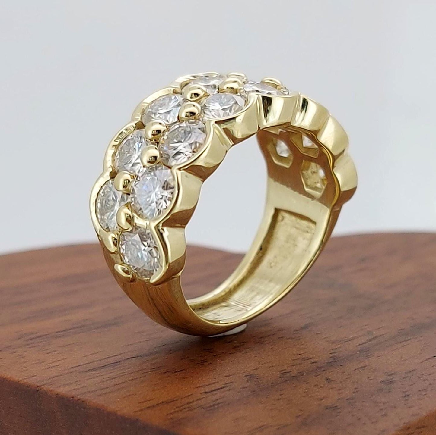 Runder Labordiamant-Halb-Eternity-Ring Round cut Moissanite engagement ring in 935 Argentium Silber — custom handcrafted by Forever For Love