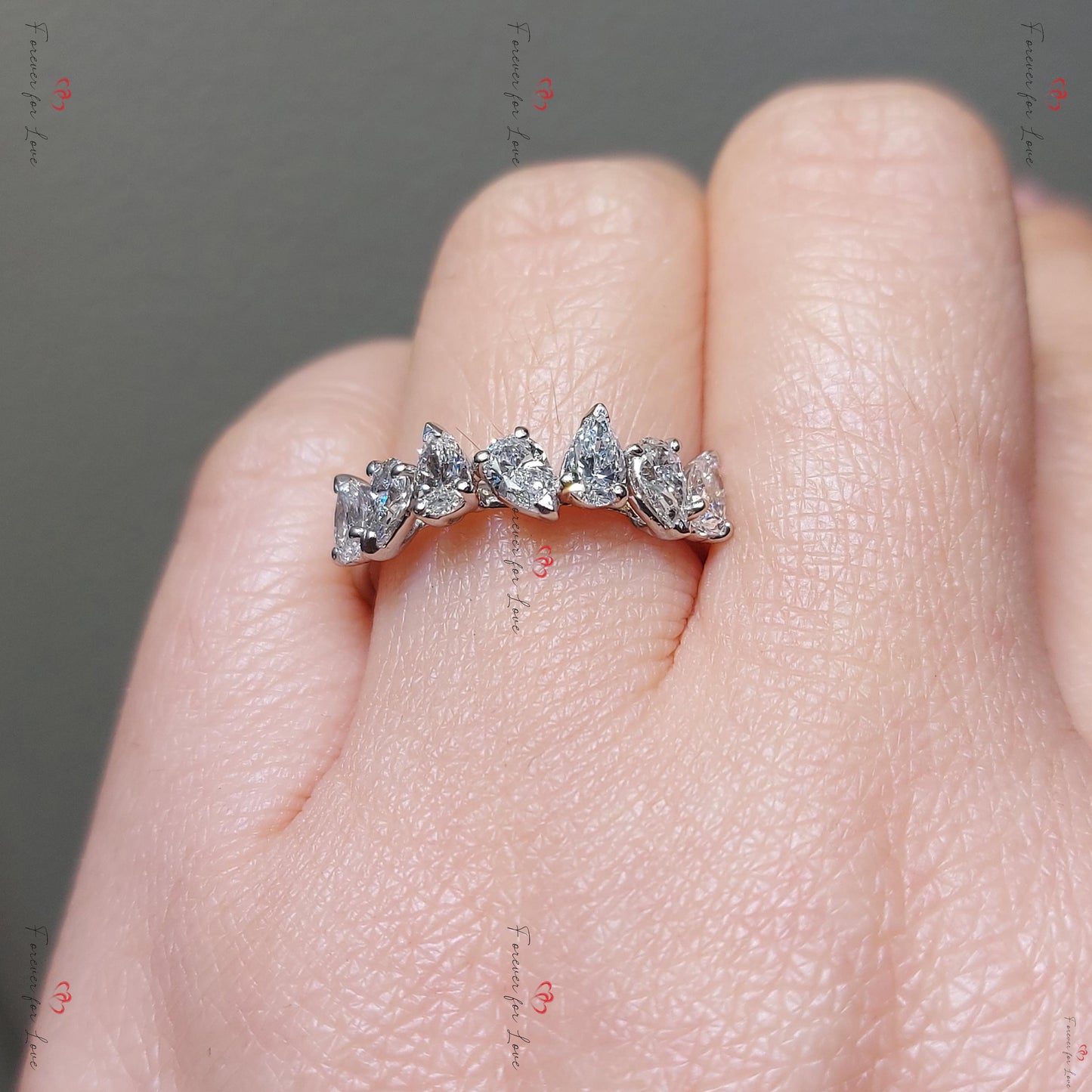 Birnen-Labor-Diamant-Halb-Eternity-Band – Gold & Platin Pear cut Moissanite engagement ring in 935 Argentium Silber — custom handcrafted by Forever For Love