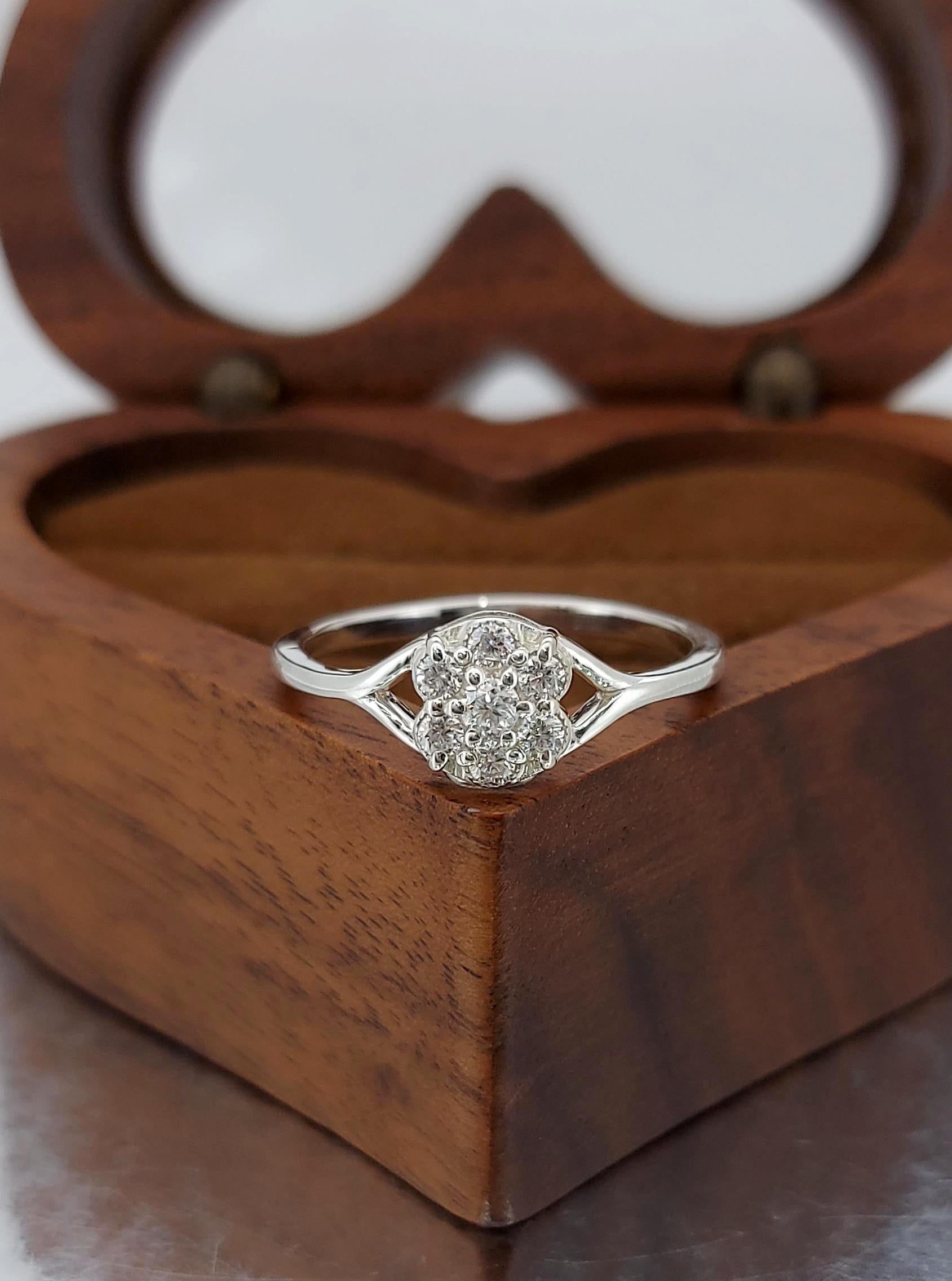 0.18 Ct IGI Certified Round Diamond Band