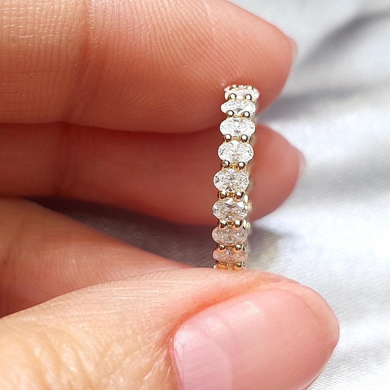 Alliance éternité complète avec diamants de laboratoire ovales Oval cut Moissanite taille brillant engagement ring in Gold or Platinum — custom handcrafted by Forever For Love