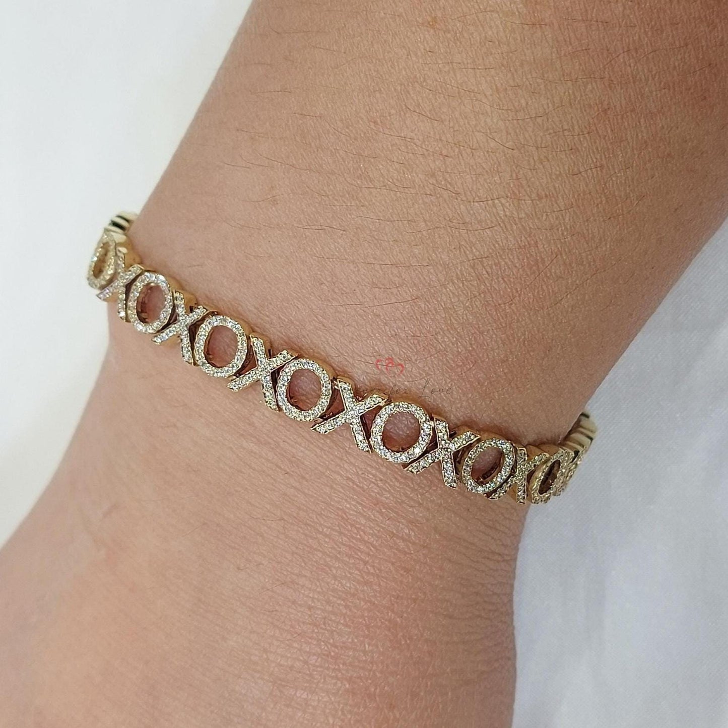 Bracelet délicat minimaliste en forme de XOXO Moissanite engagement ring in Gold or Platinum — custom handcrafted by Forever For Love