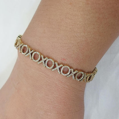 Bracelet délicat minimaliste en forme de XOXO