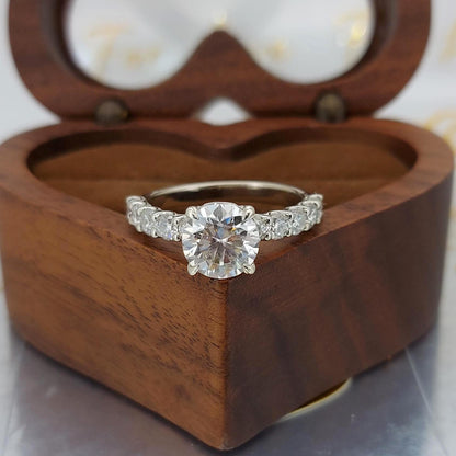2.5 Ct Round Moissanite Engagement Ring