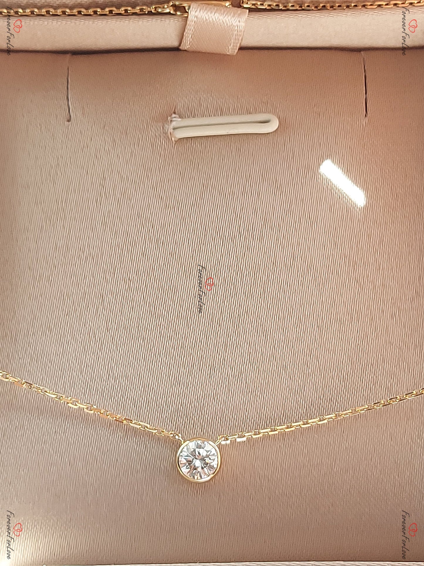 Runde Diamantkette, 14 Karat Gelbgold, zierlicher minimalistischer Diamantanhänger, echte Diamant-Lünetten-Halskette für Damen, Brautjungfern-Geschenk. Moissanite engagement ring in Gold or Platinum — custom handcrafted by Forever For Love