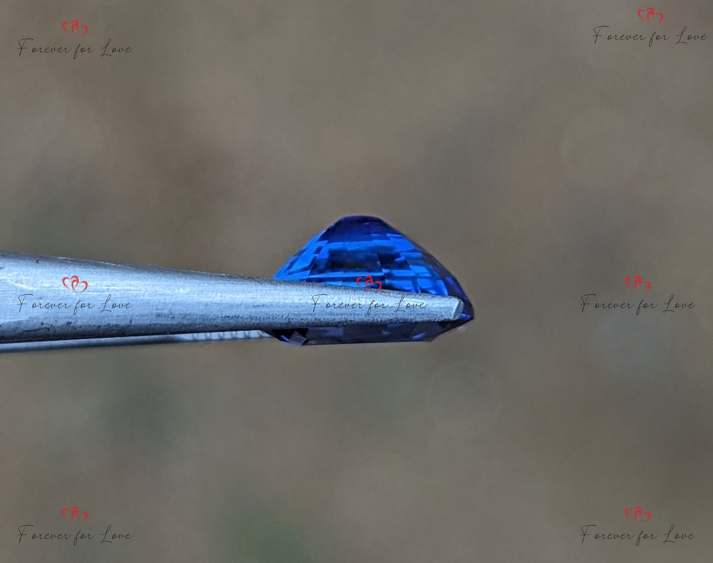 Natürlicher Royalblauer Saphir 4,1 Karat, kissenförmiger loser Edelstein, 10 mm x 8 mm x 5,8 mm, individuelles Schmuckgeschenk für sie Moissanite engagement ring in Gold or Platinum — custom handcrafted by Forever For Love