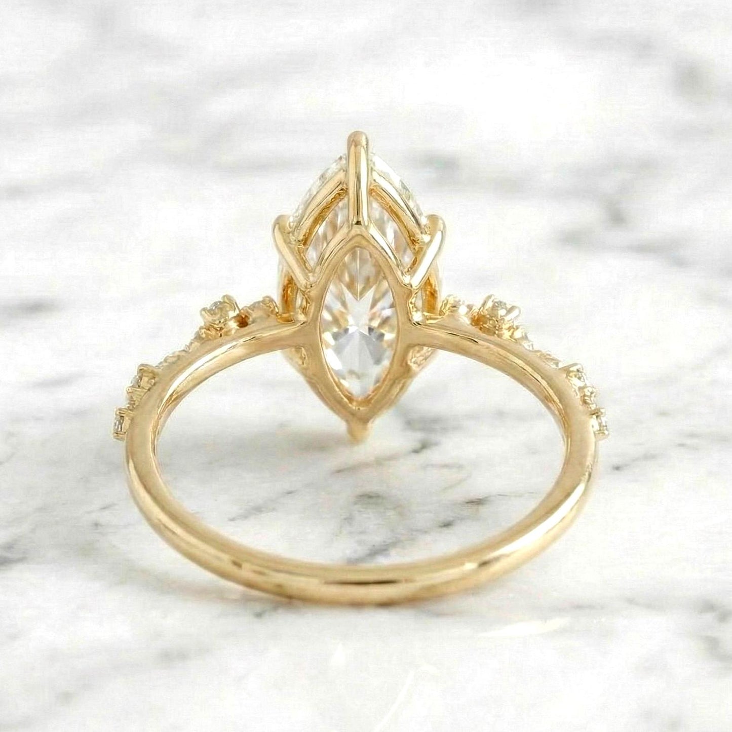 Bague de fiançailles en diamant de laboratoire taille marquise certifié IGI de 3,25 carats Marquise cut 1Ct Moissanite taille brillant engagement ring in Gold or Platinum — custom handcrafted by Forever For Love