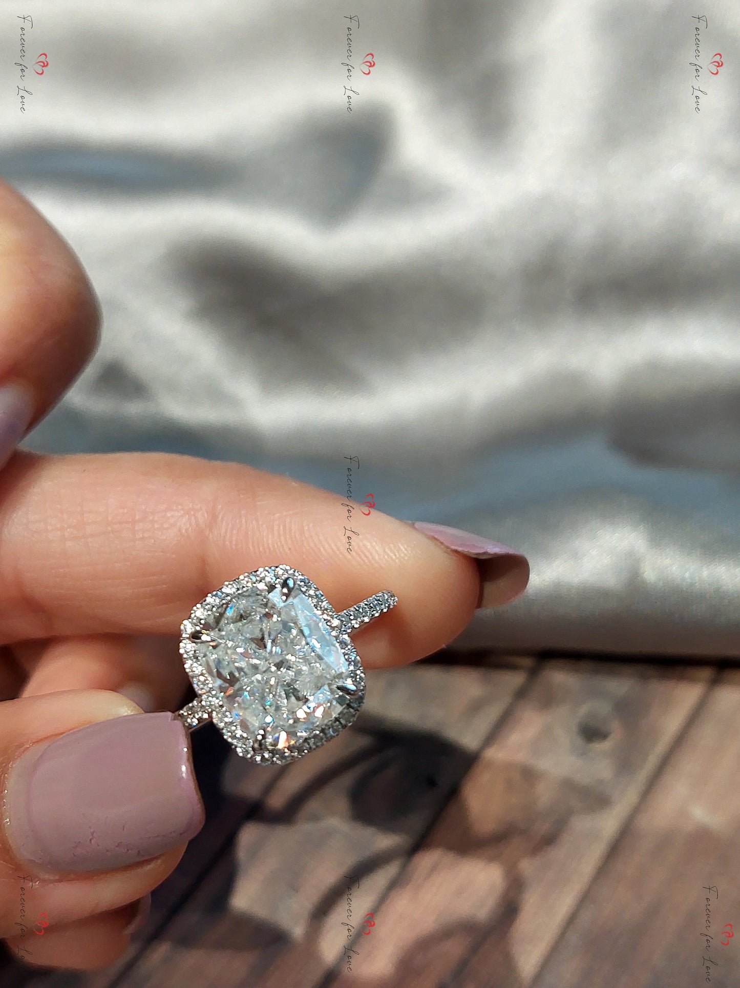 Strahlender Diamant, Moissanit Solitär Verlobungsring Radiant cut Moissanite engagement ring in 935er Argentium Silber — custom handcrafted by Forever For Love