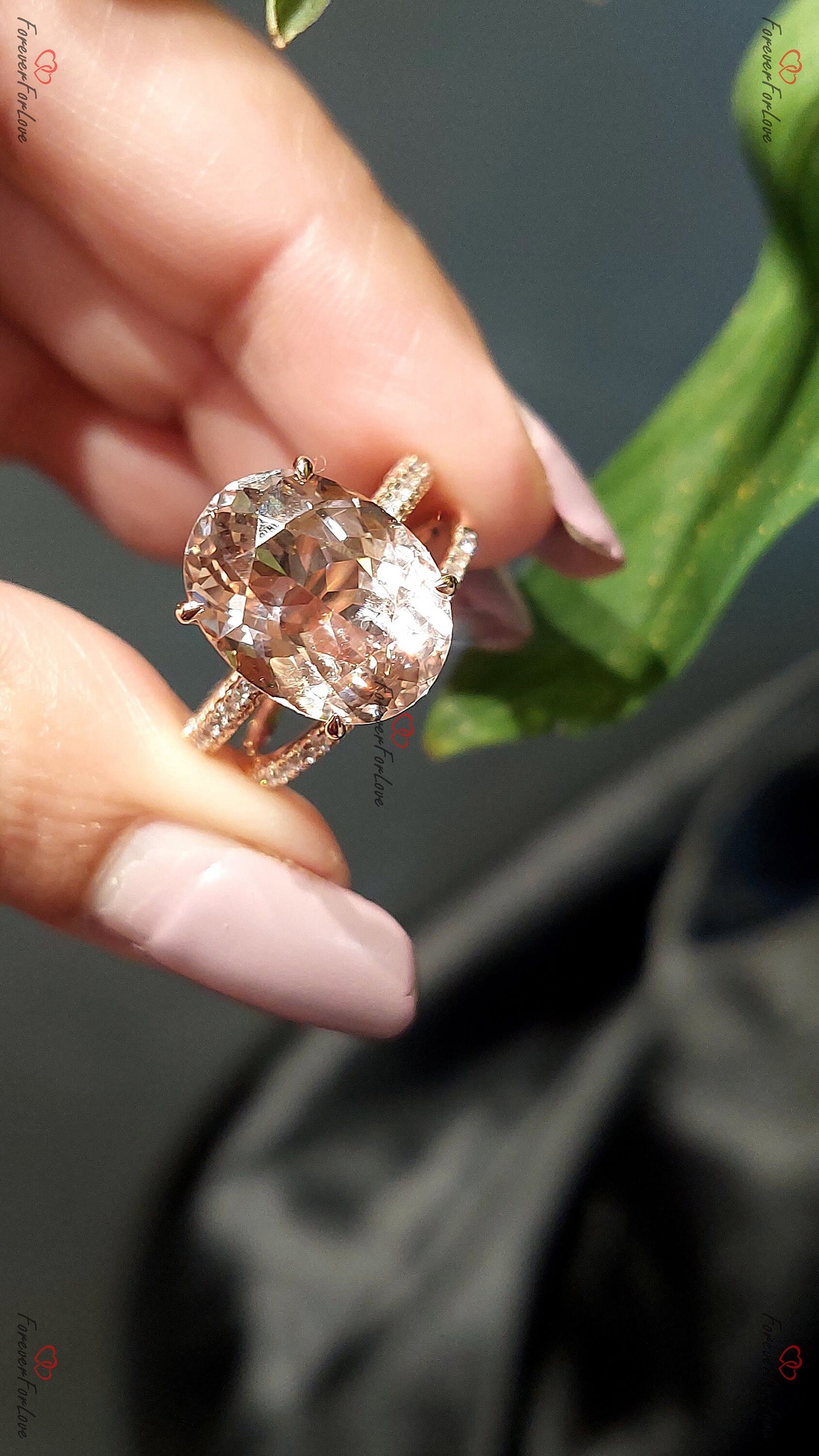 Oval-Diamant-Verlobungsring mit Morganit-Halo Oval cut Moissanite engagement ring in 935 Argentium Silber — custom handcrafted by Forever For Love
